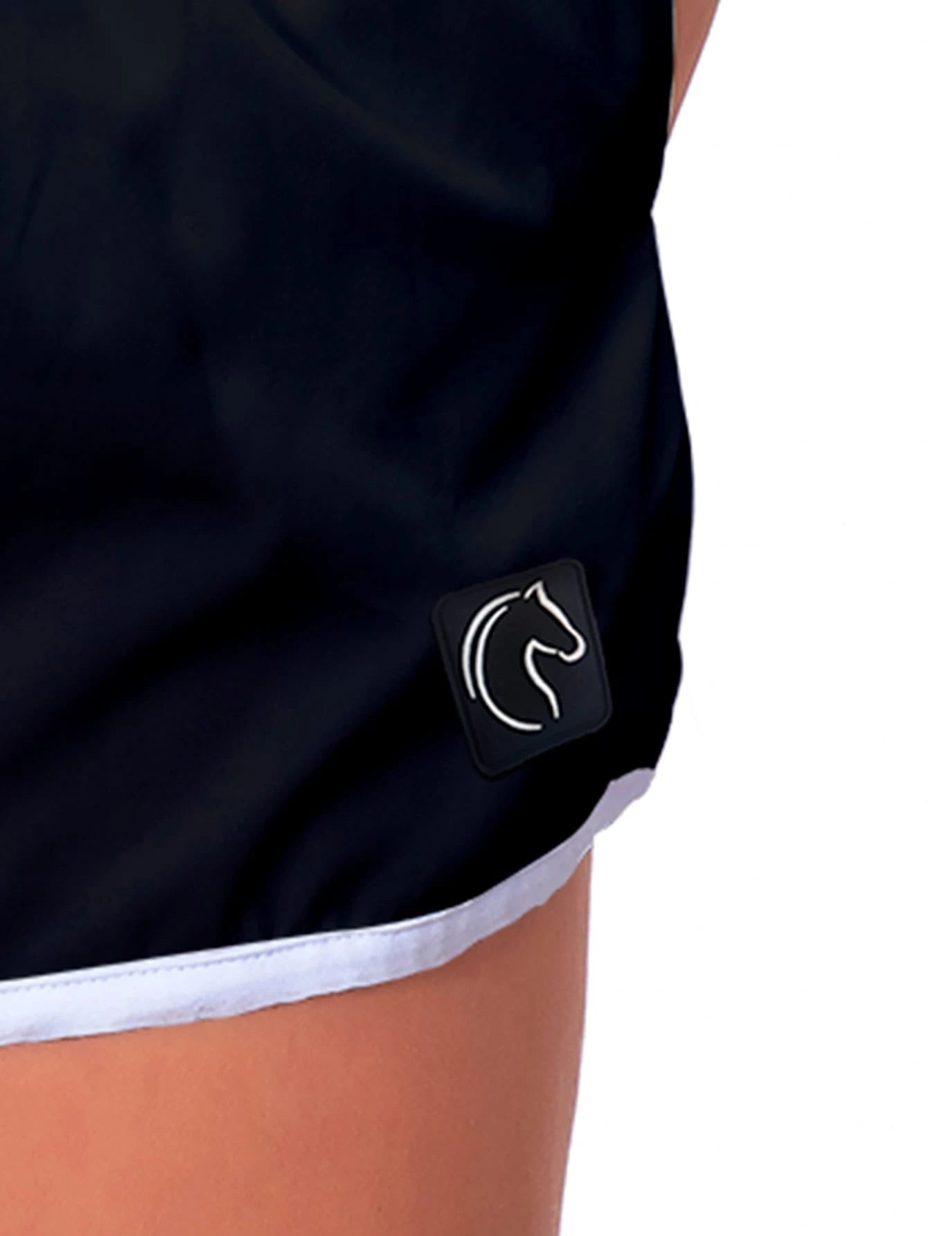 Shorts Esportivo Preto com Cós Elástico, Cordão Ajustável e Bolsos Funcionais