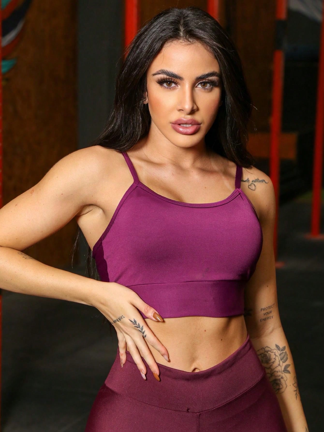Local
Conjunto Fitness Feminino Top e Calça Sports Treino Perfeito Tecido Premium