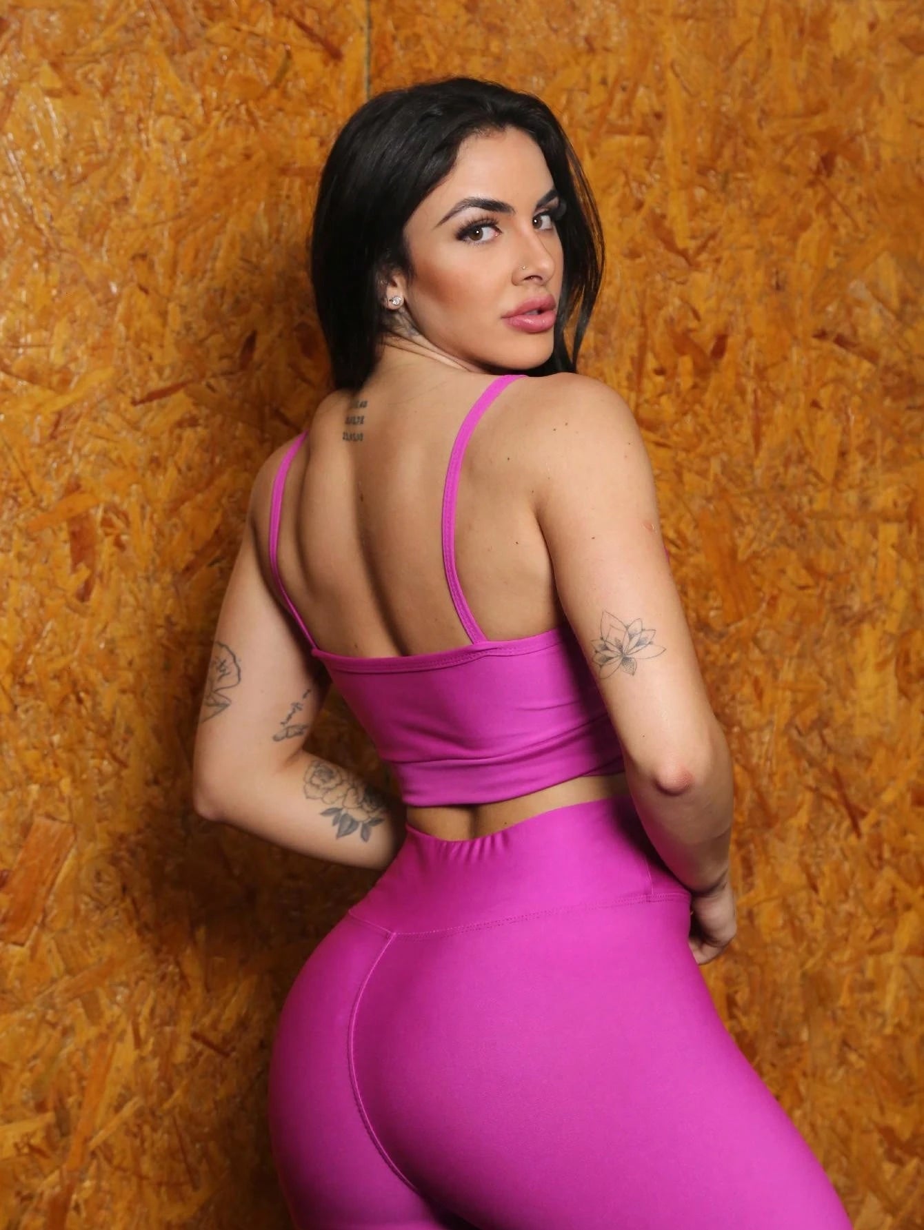 Local
Conjunto Fitness Feminino Top e Calça Sports Treino Perfeito Tecido Premium