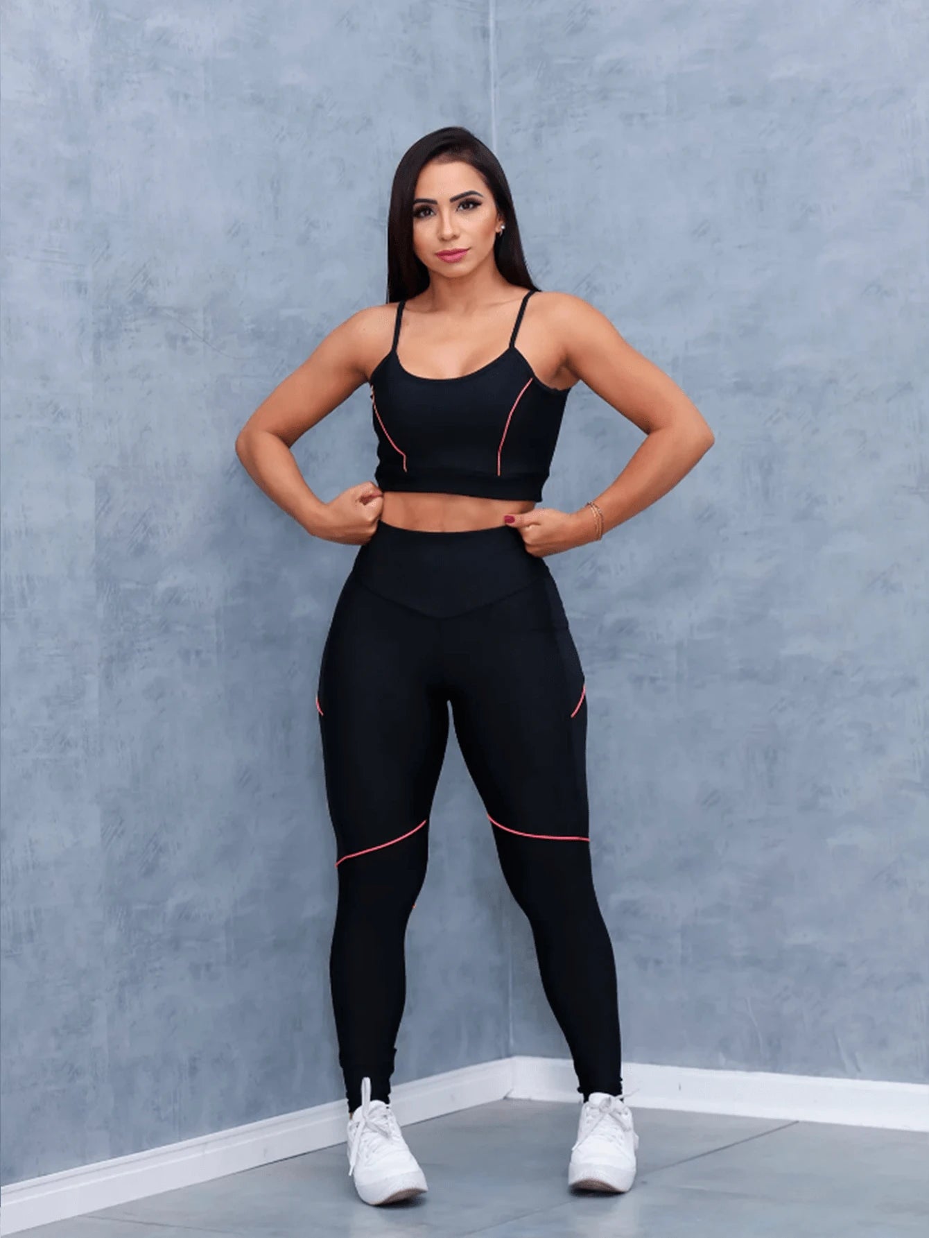 Conjunto Feminino Fitness Preto com Detalhe Listra em Cores Variadas Conjunto