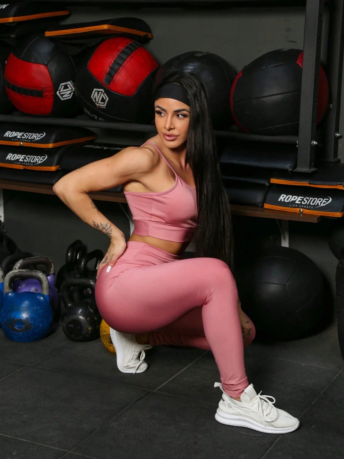 Local
Conjunto Fitness Feminino Top e Calça Sports Treino Perfeito Tecido Premium