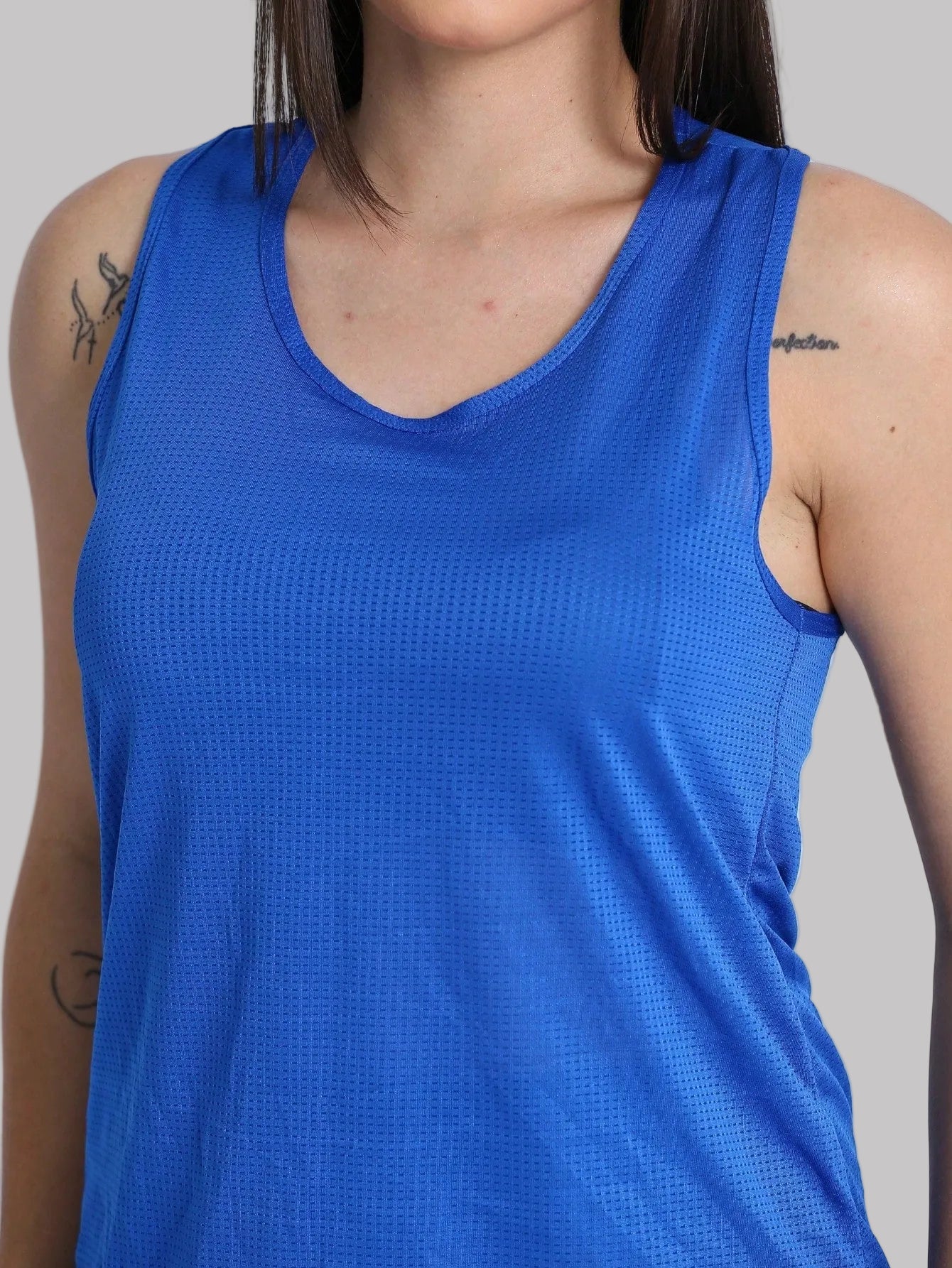 Regata Feminina Dry Fit Furadinha Roupa Academia Fitness Esportiva Treino